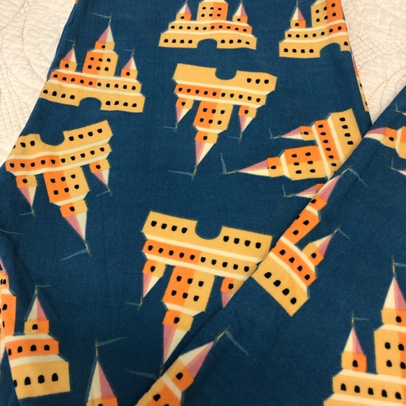 ❤️NWOT Castle Leggings - Picture 2 of 4